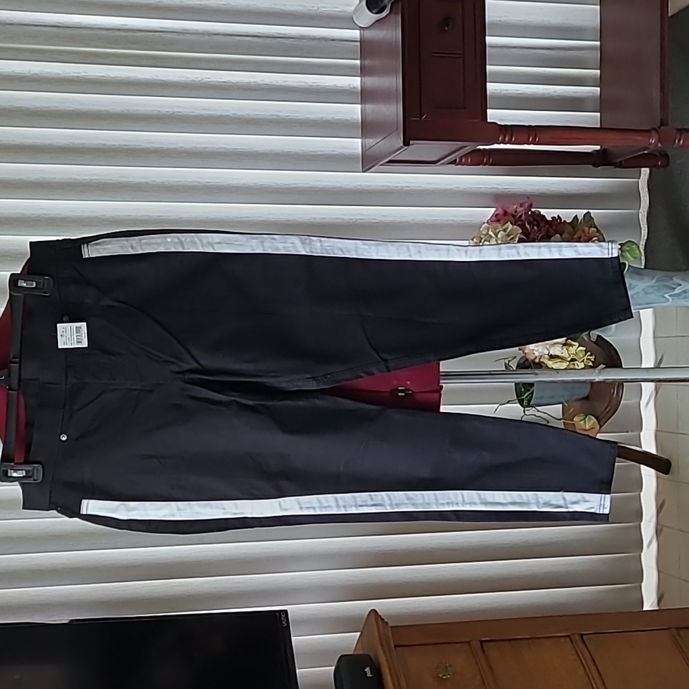 NWT SIMPLY VERA VERA WANG PULL ON PANTS W/ WHITE STRIPE